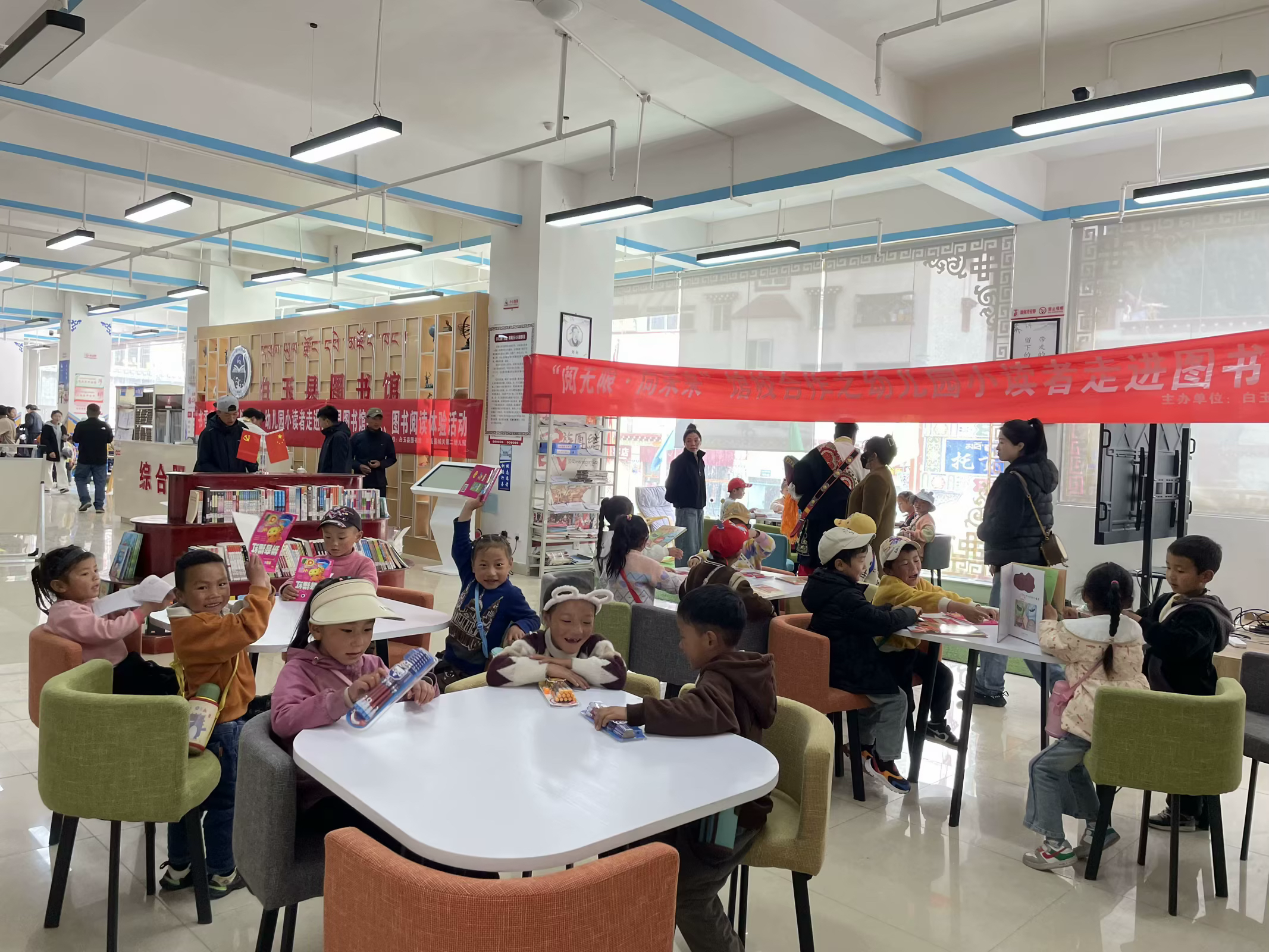 捐資208萬(wàn)余元，改造提升白玉縣圖書(shū)館、文化館